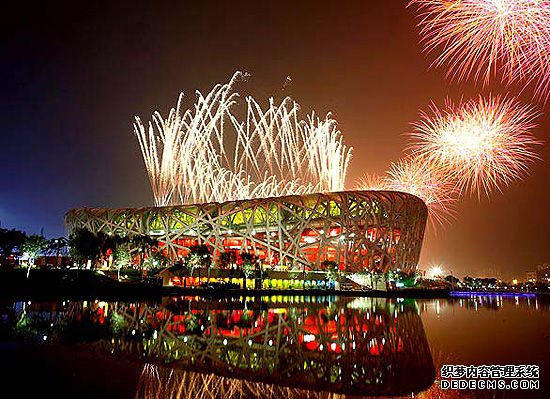 羽毛球元老明星走进杭州校园 黄雅琼分享奥运夺金感悟